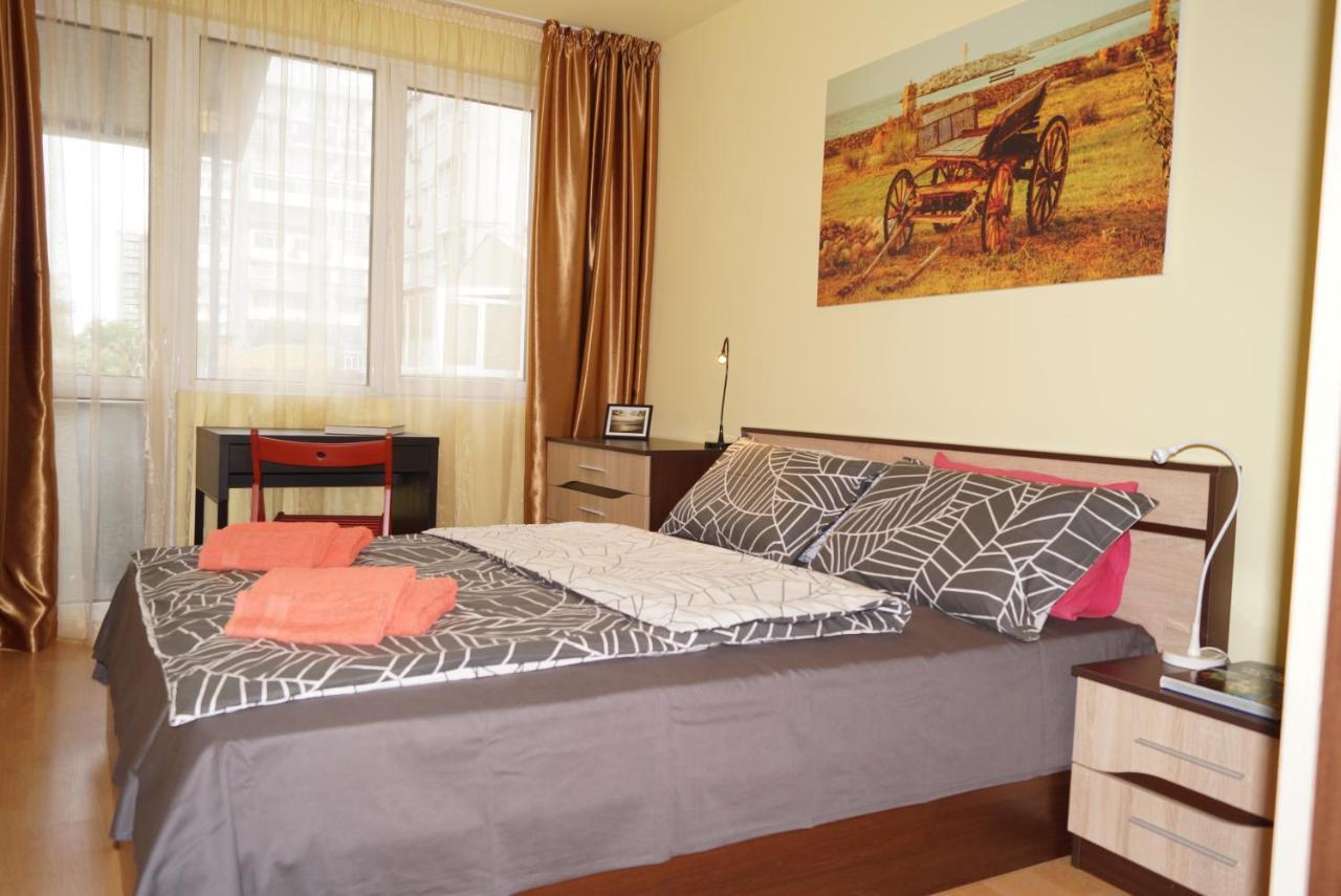 Spacious 2Bdr - Free Parking - Walk Everywhere - 300 Mbps Wifi Varna Eksteriør bilde