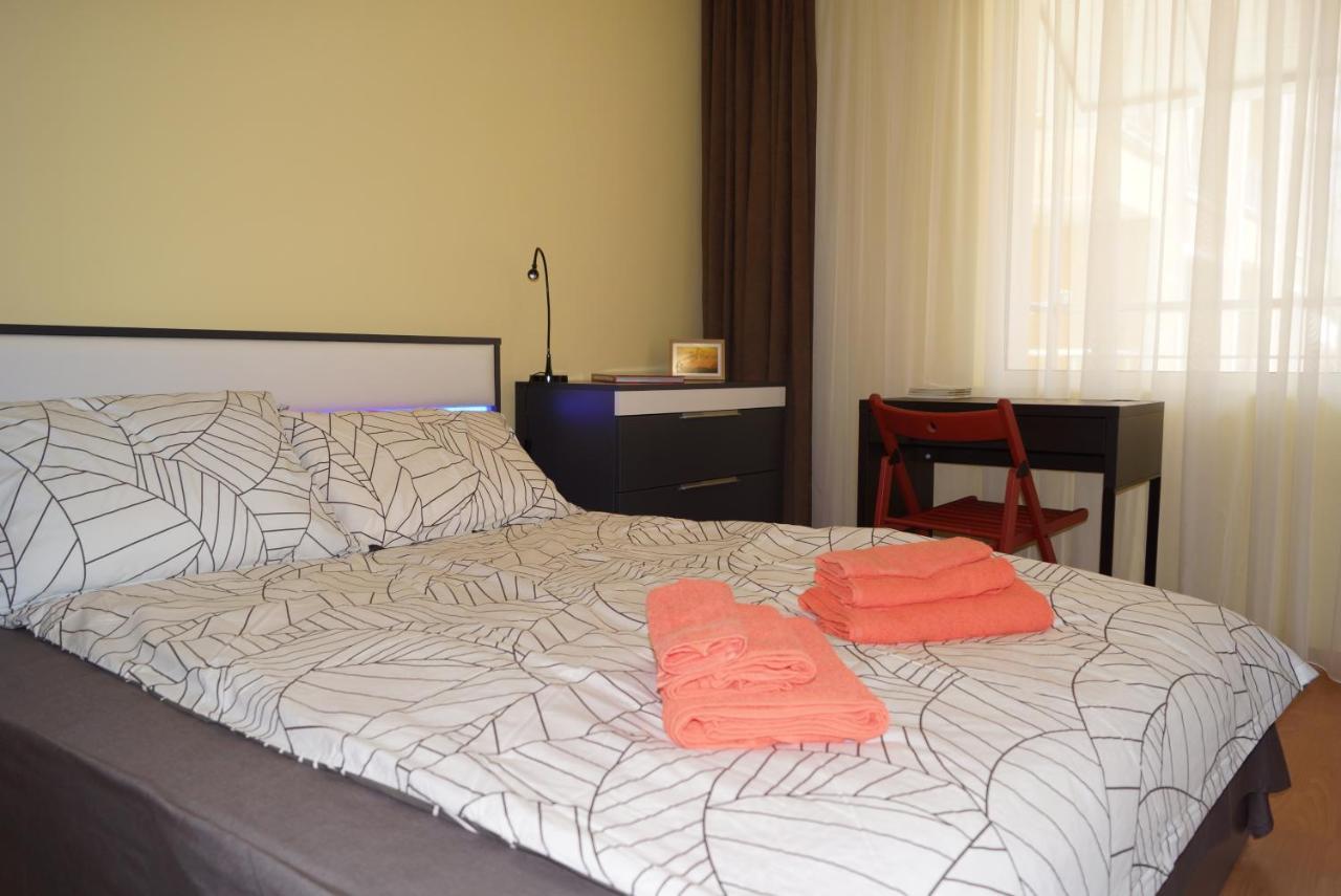 Spacious 2Bdr - Free Parking - Walk Everywhere - 300 Mbps Wifi Varna Eksteriør bilde